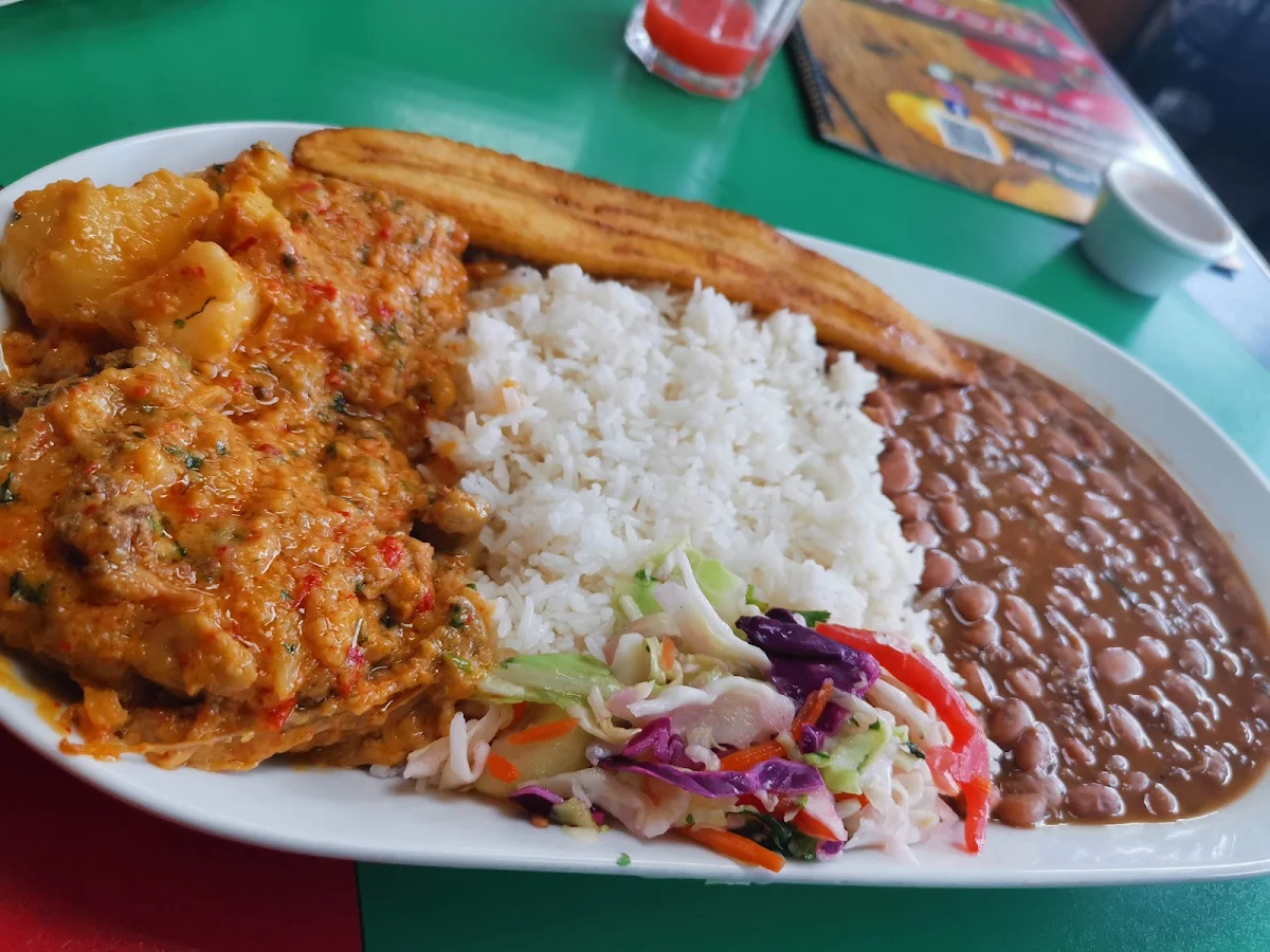 Pollo En Salsa