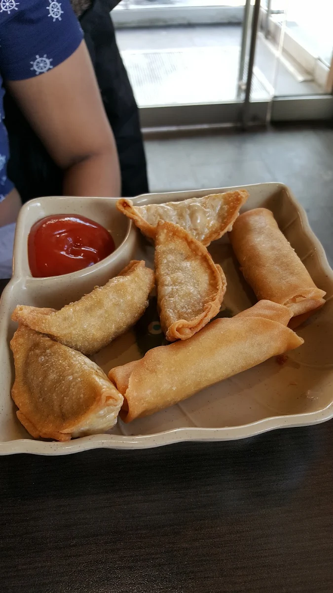Fried Vegetable Spring Rolls 3pcs Fried Dumplings 3 pcs Imitation Scallops 3 pcs Fries
