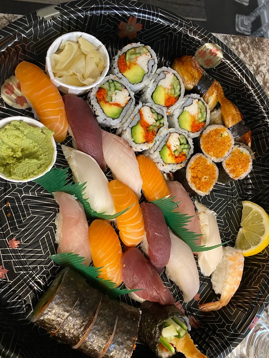 Tuna, MI-NE Japanese Restaurant