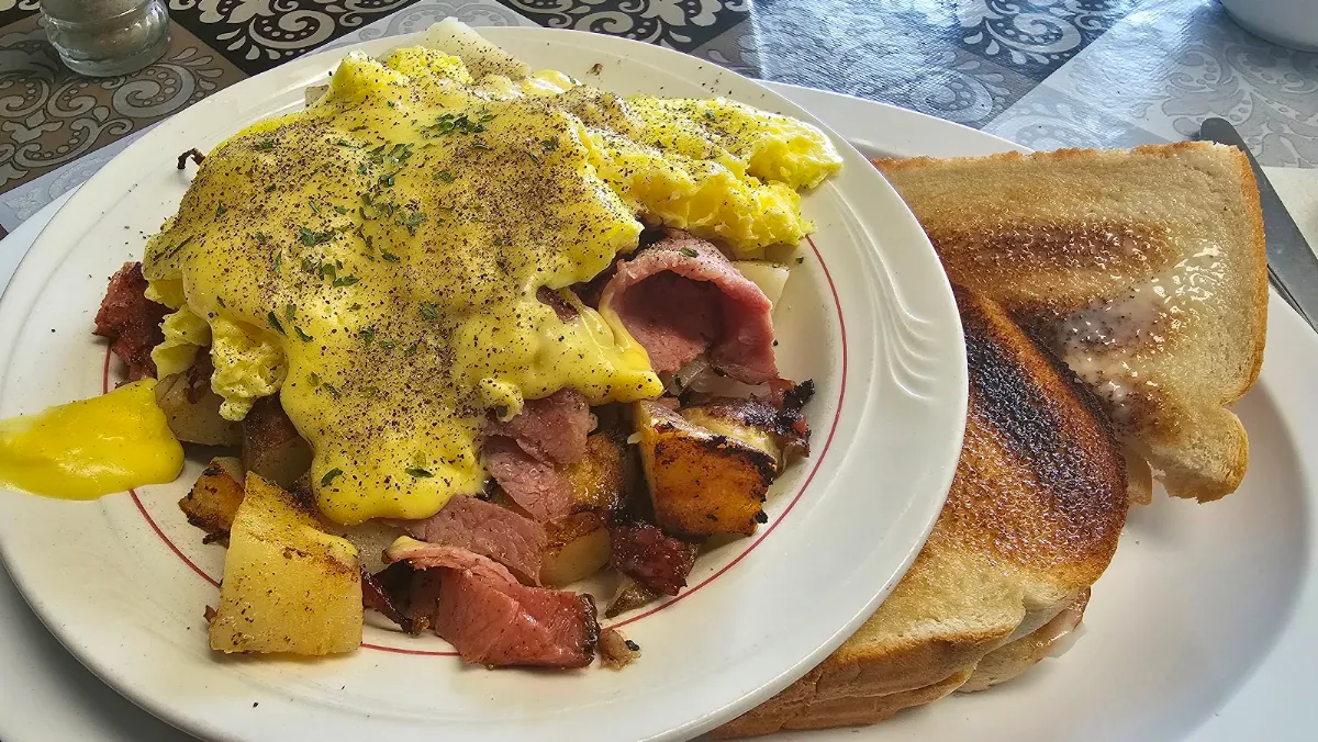 Corned Beef Benny Bowl