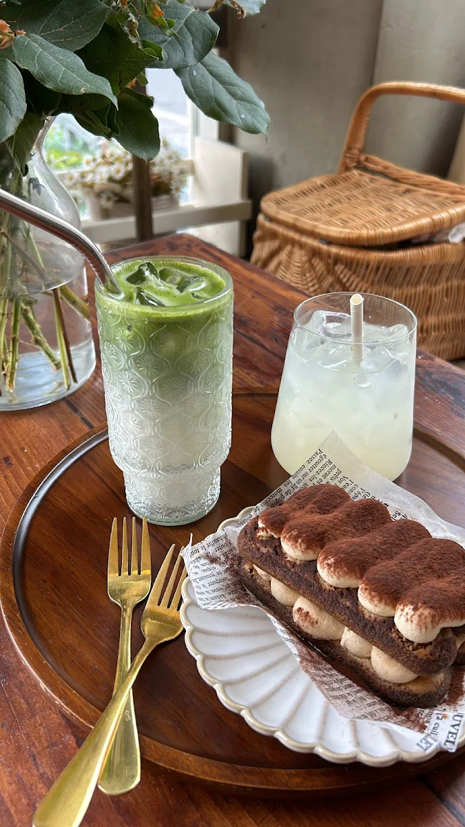 Matcha Latte & Latte Au Chai & Mango Cake & Tiramisu
