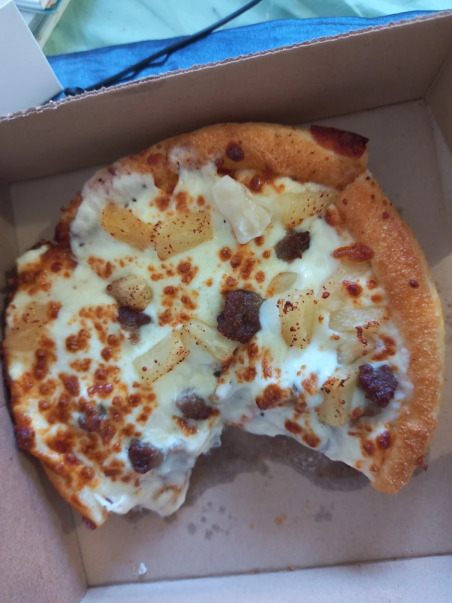 Personal Cheese Pizza 6 with Alfredo Sauce Pineapple and Beef