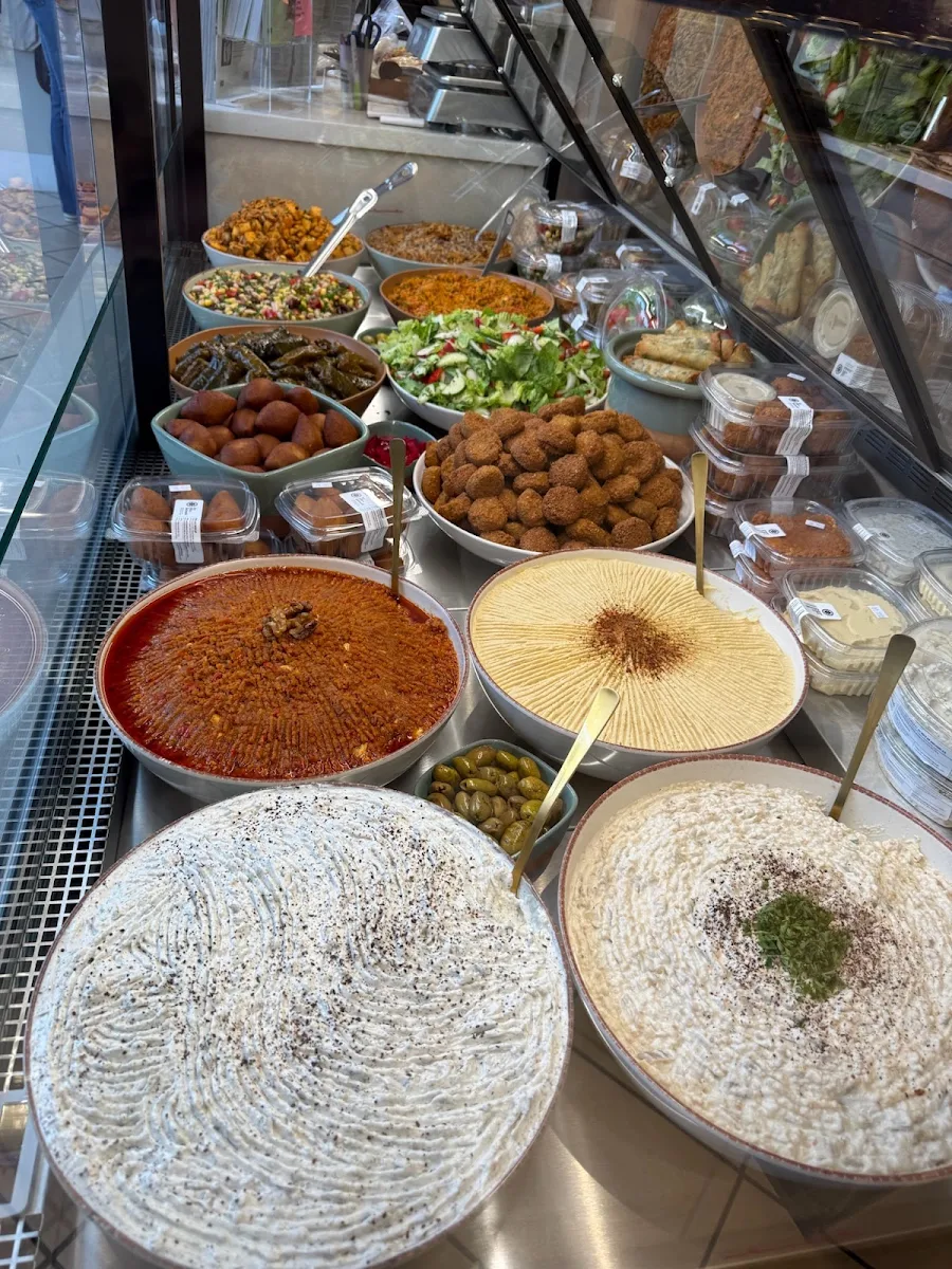Highlights, Les Filles Fattoush - Café-boutique