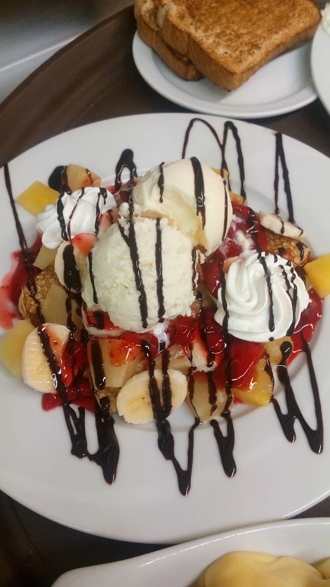 Banana Split Crepes