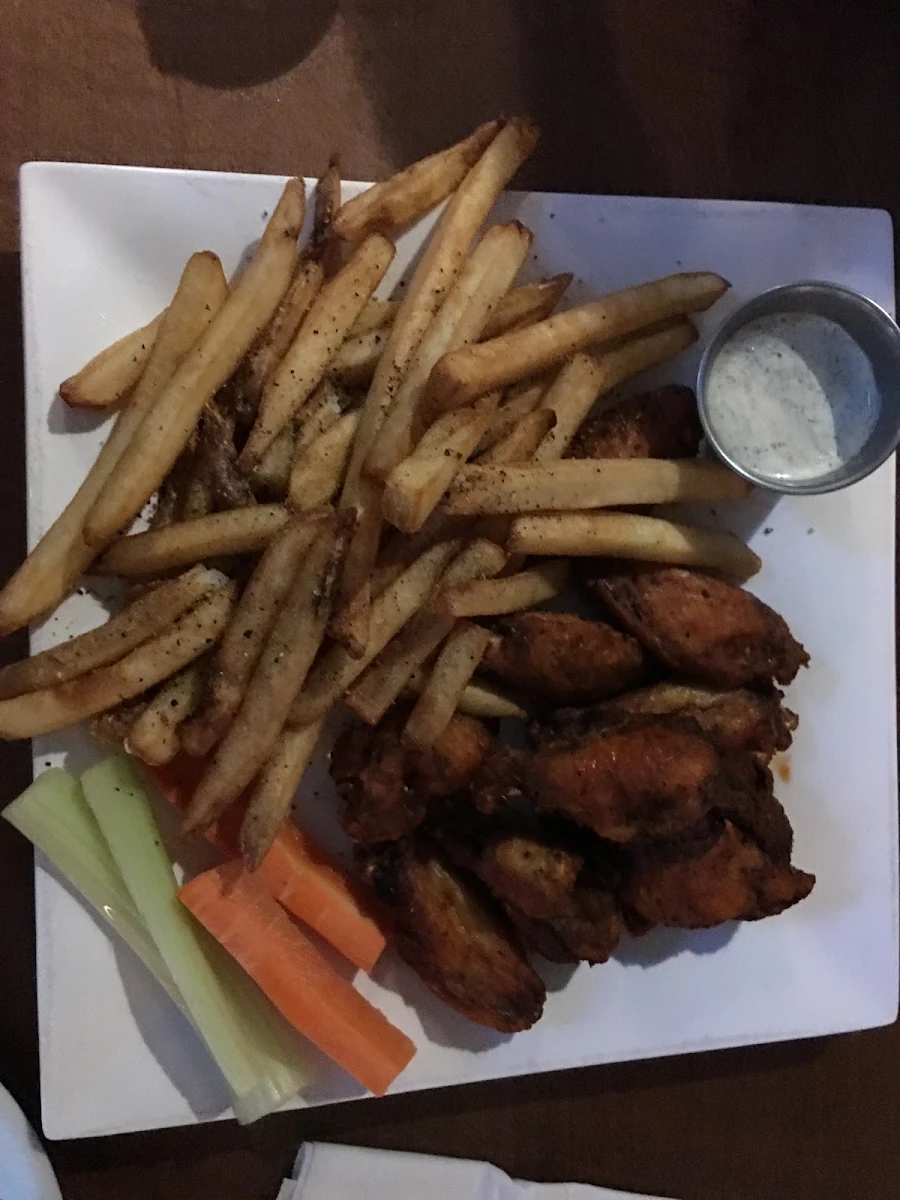 Chicken Wings & Fries