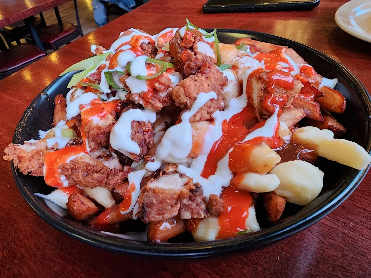 Poutine Buffalo, La Cage