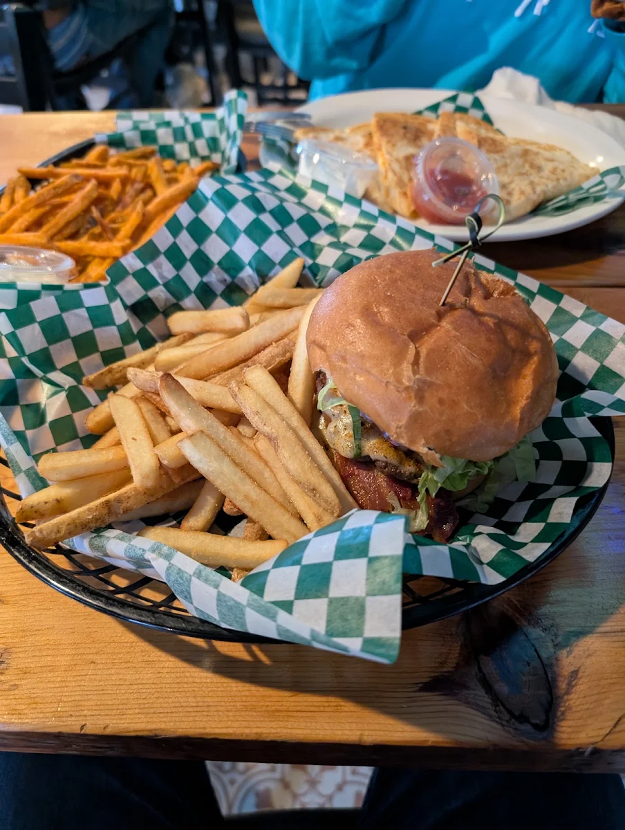 Highlights, Work Pub & Eatery