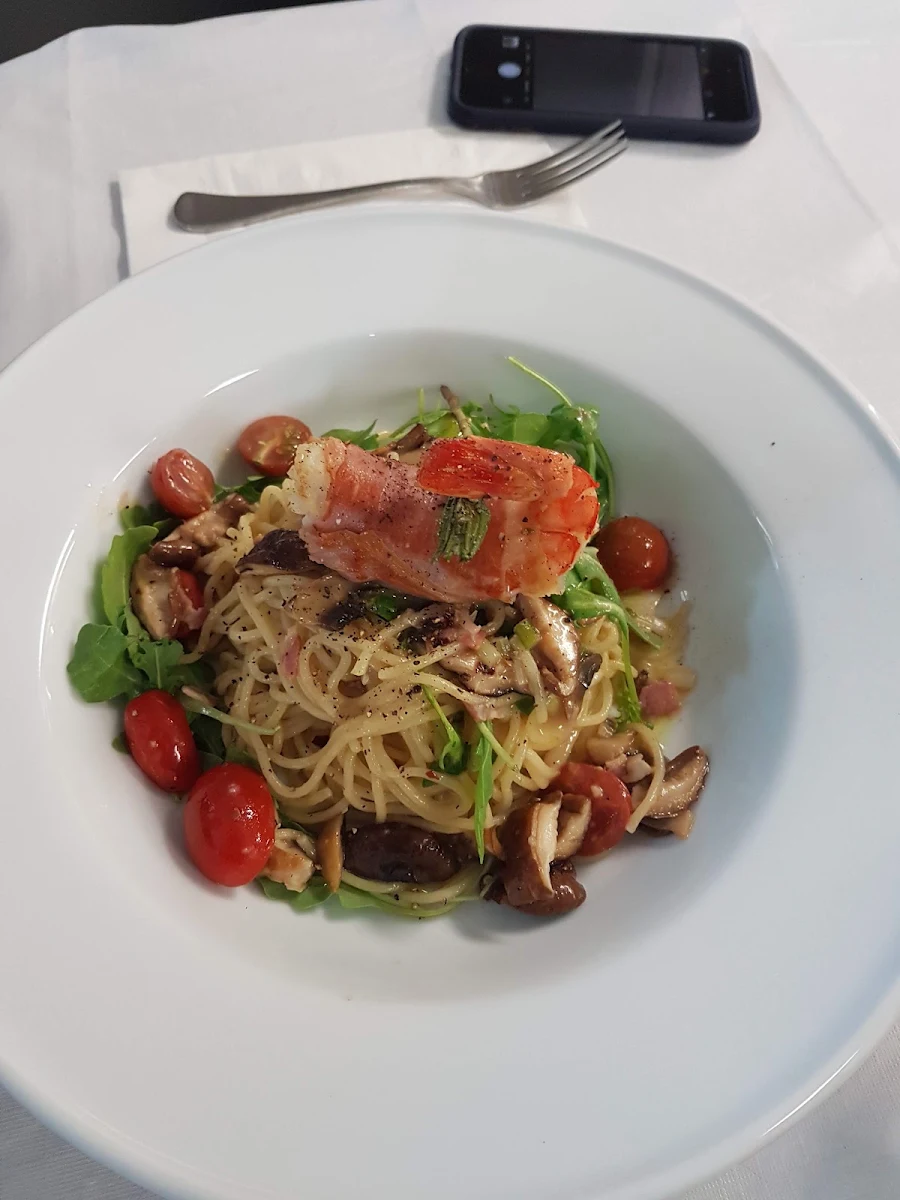 Spaghetti Con Gamberoni E Prosciutto