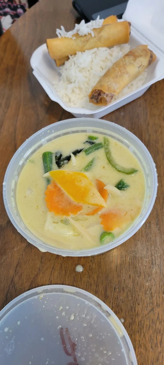 Vegetable Green Curry with Steamed Rice