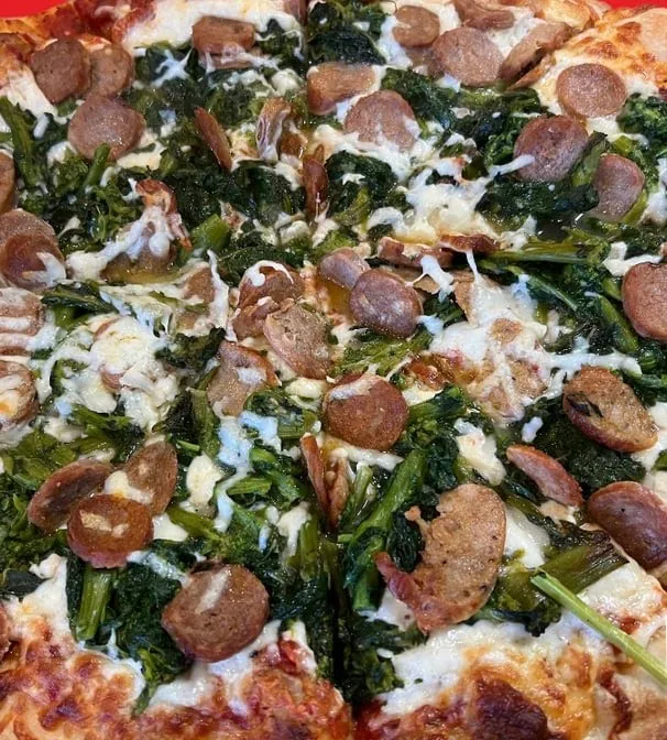 Pizza Rapini Et Saucisse Italienne Rapini and Italian Sausage Pizza