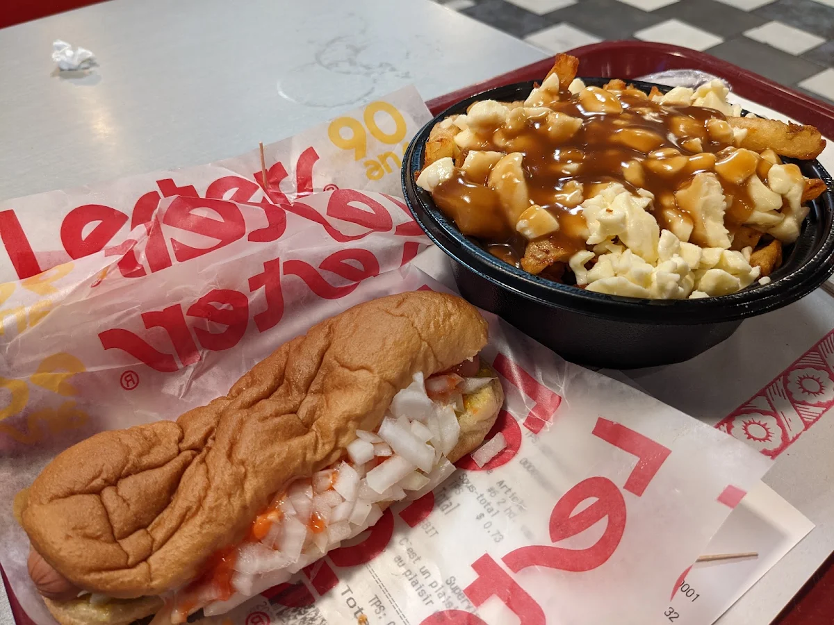 Hot Dog Et Poutine