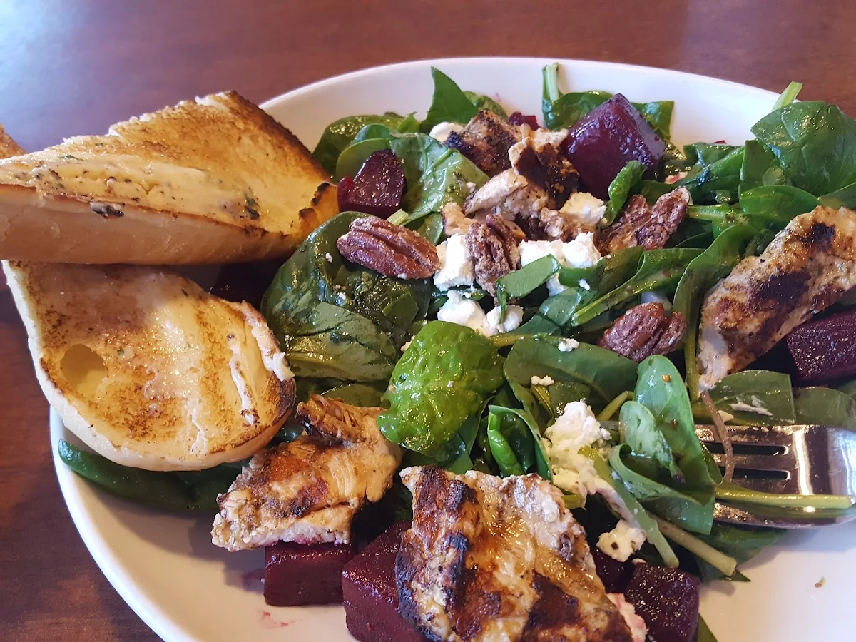Roasted Beet Spinach Salad with Chicken