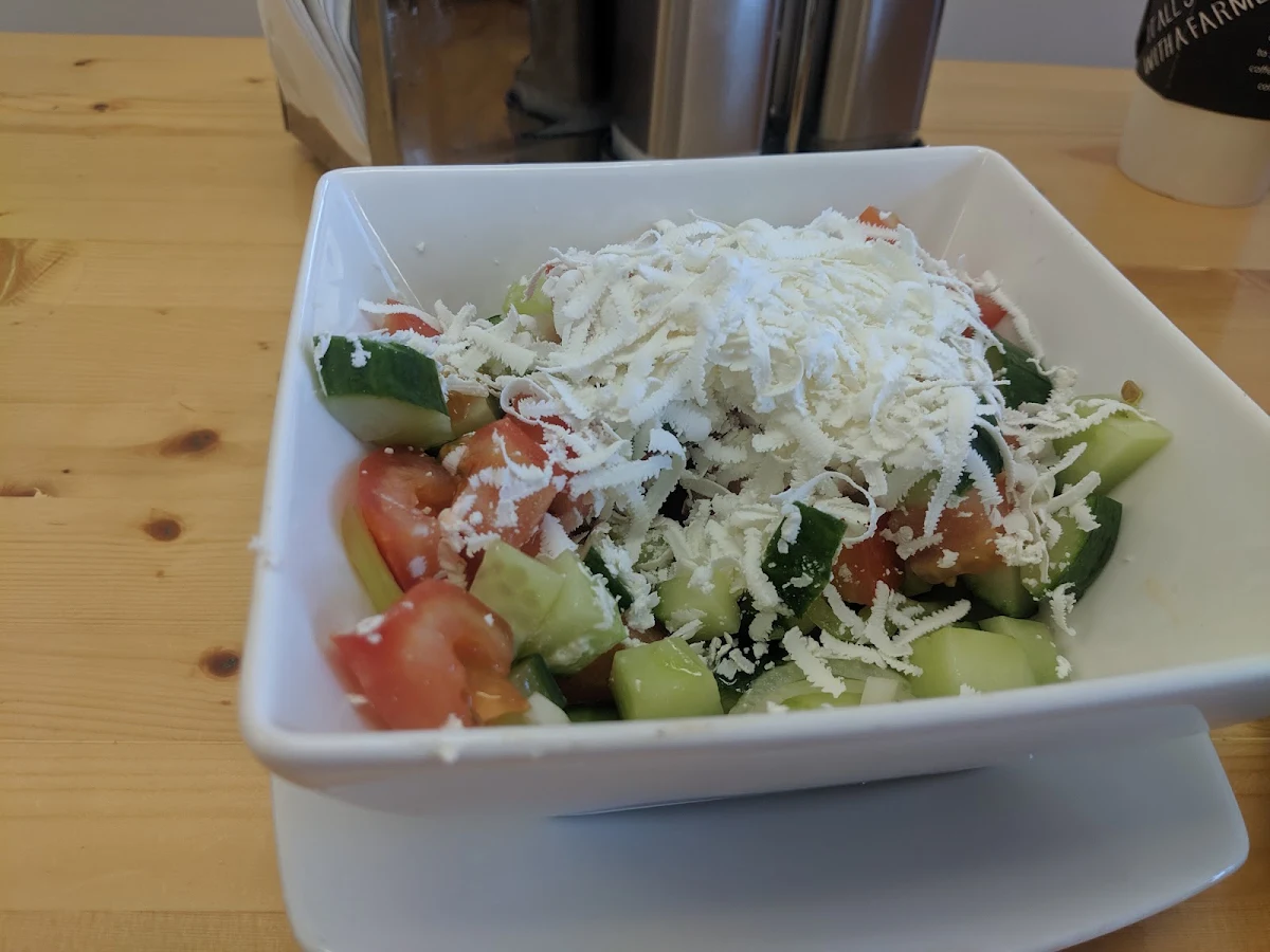 Sopska Salata