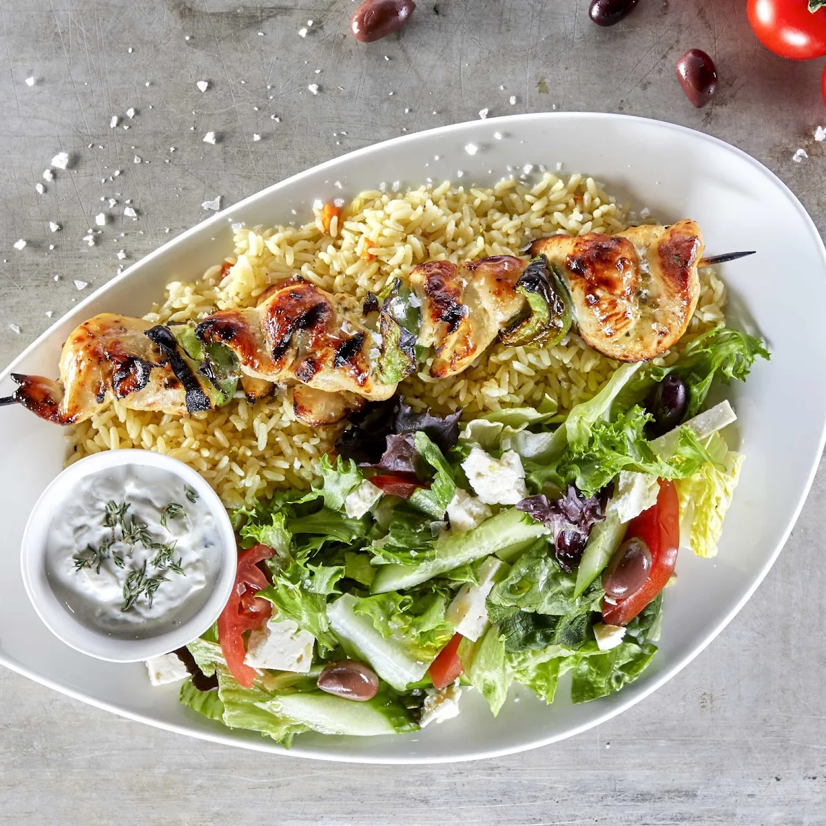 Salade Grecque Avec Poulet Grillé