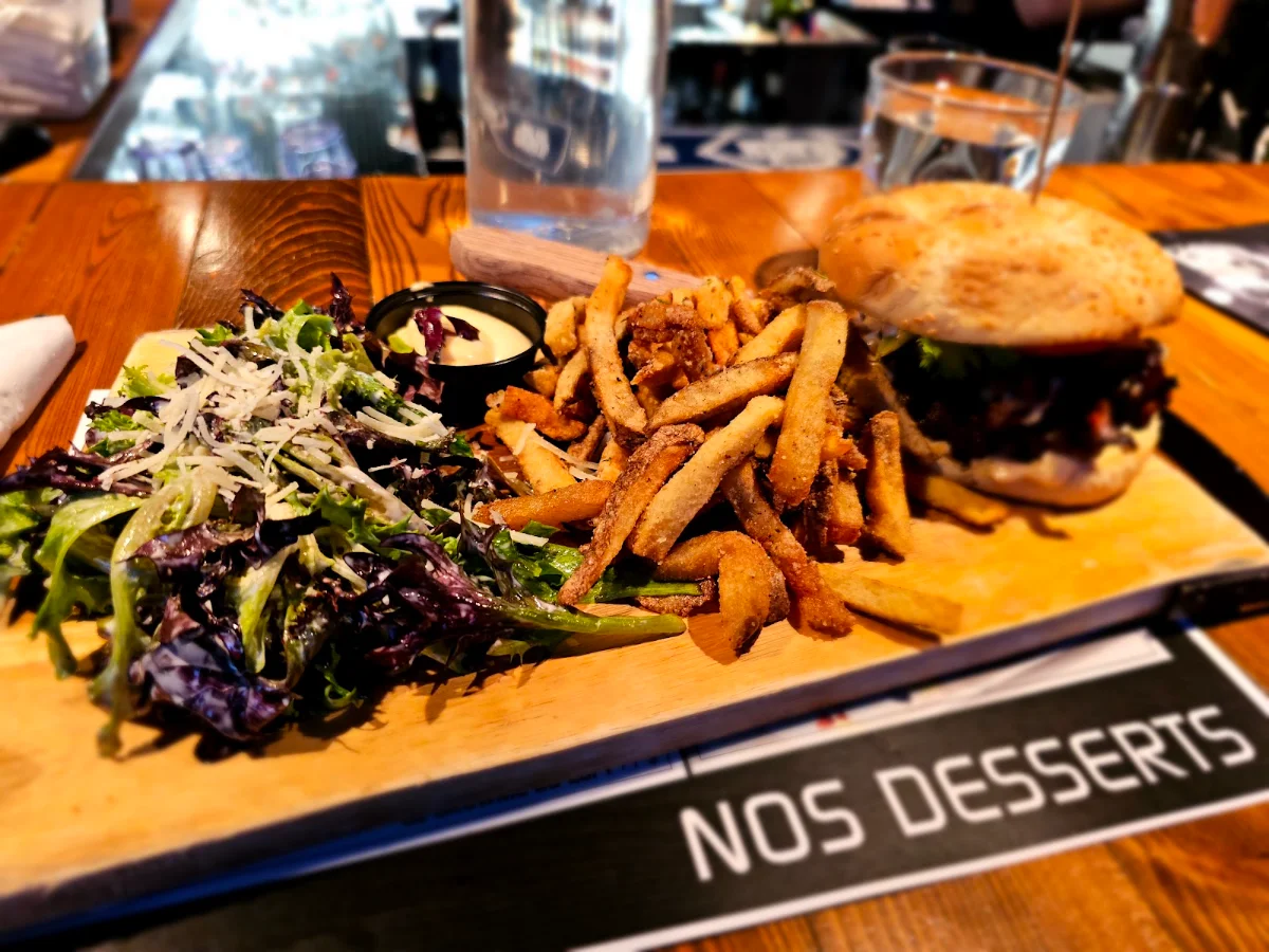 Sauté de Champignons Oignons À la Bière Noire Fromage À la Bière Bacon Tomates