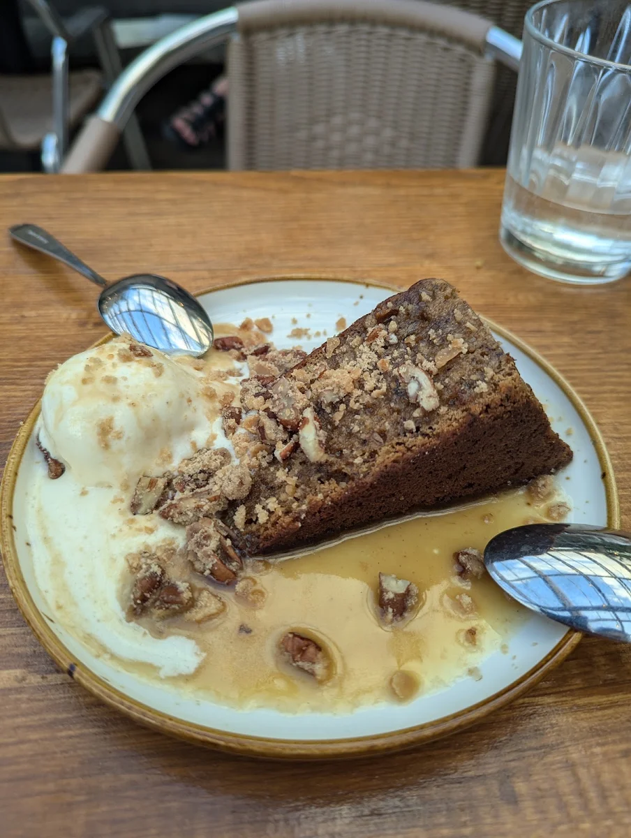 Sticky Banana Rum Cake