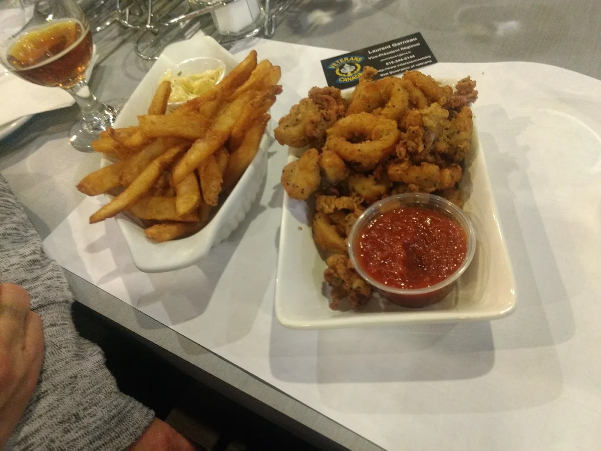 Calmars Frits Et Frites À la Bière