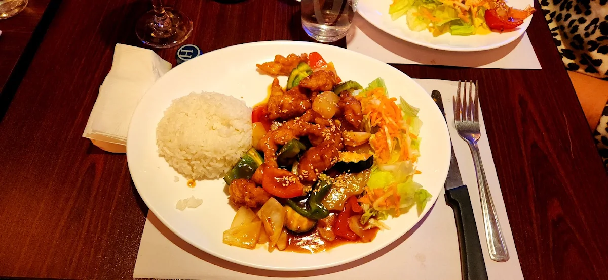 Phénix 2 Brochettes de Poulet Et Nouilles Sautées