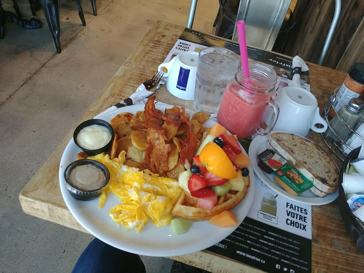 Oeufs Brouillés Bacon Gaufre Au Sucre