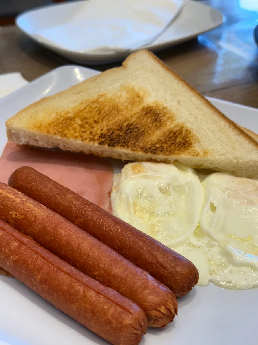 Two Eggs & Luncheon Meat w Butter Toast