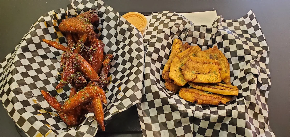 8 Ailes de Poulet Signature ATM Avec Bananes Plantains