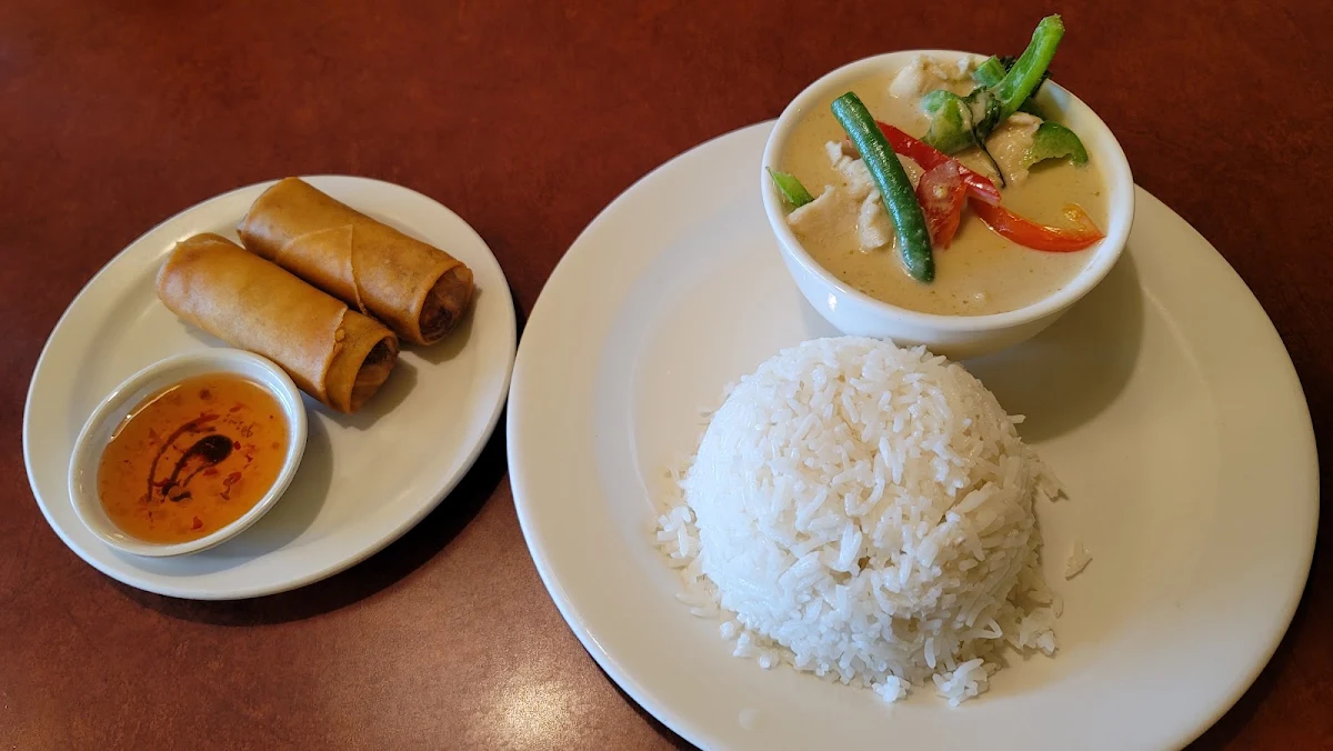 Spring Rolls & Green Chicken Curry
