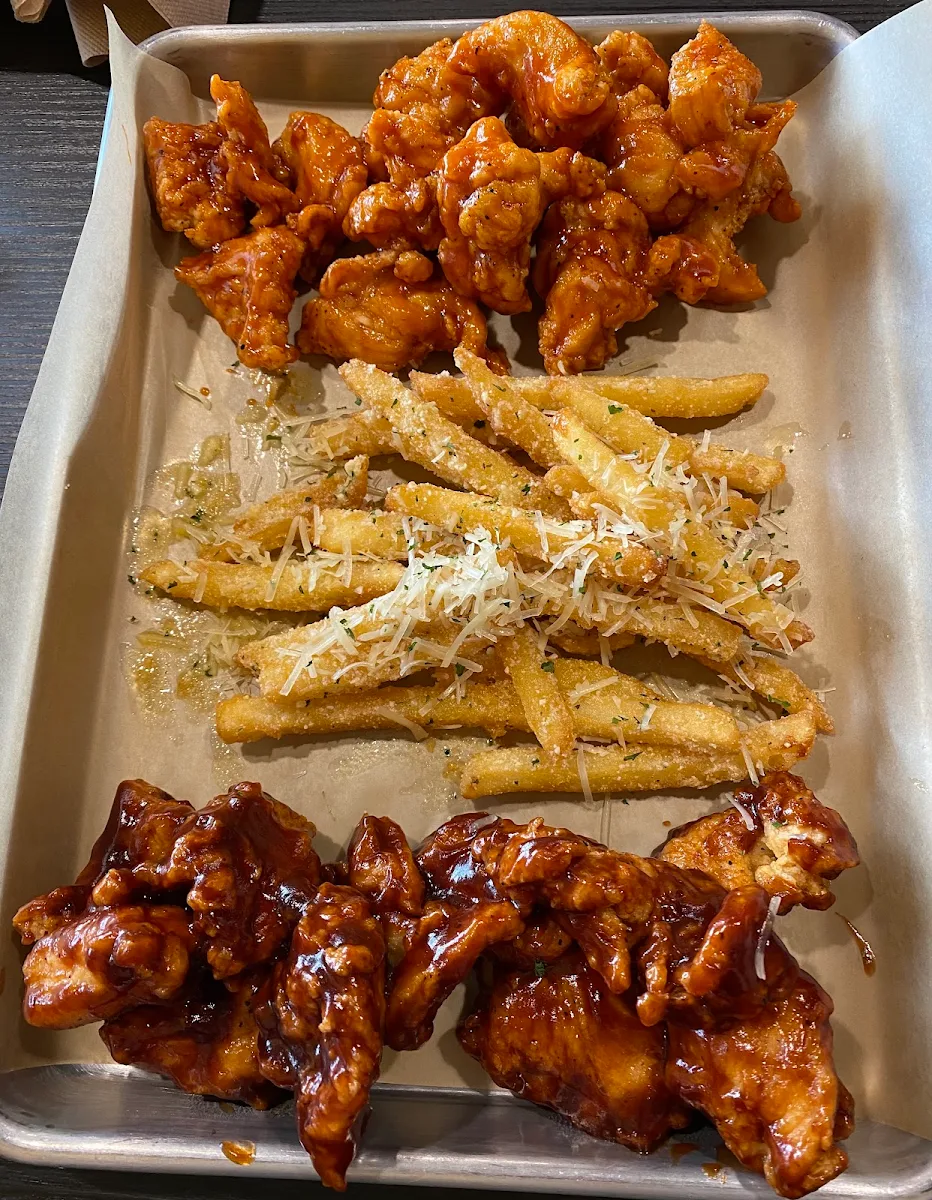 Boneless 10-40pc Chicken Wings w House Made Dips