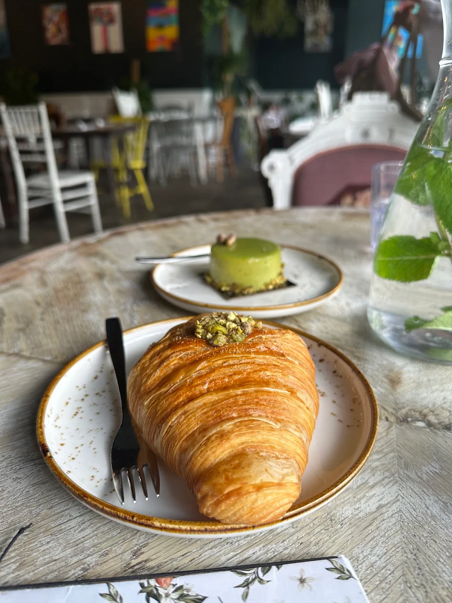 Pistachio Croissant