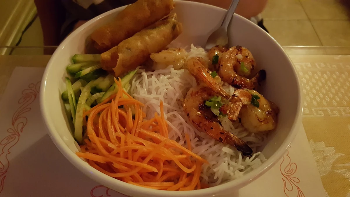 Grilled Shrimp Vermicelli with Spring Roll