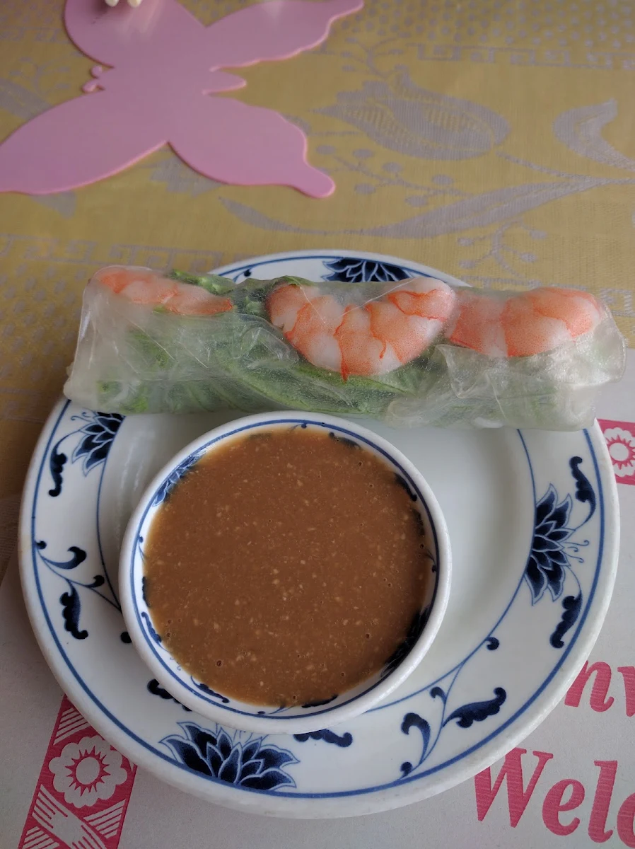 Shrimp Spring Roll with Peanut Sauce