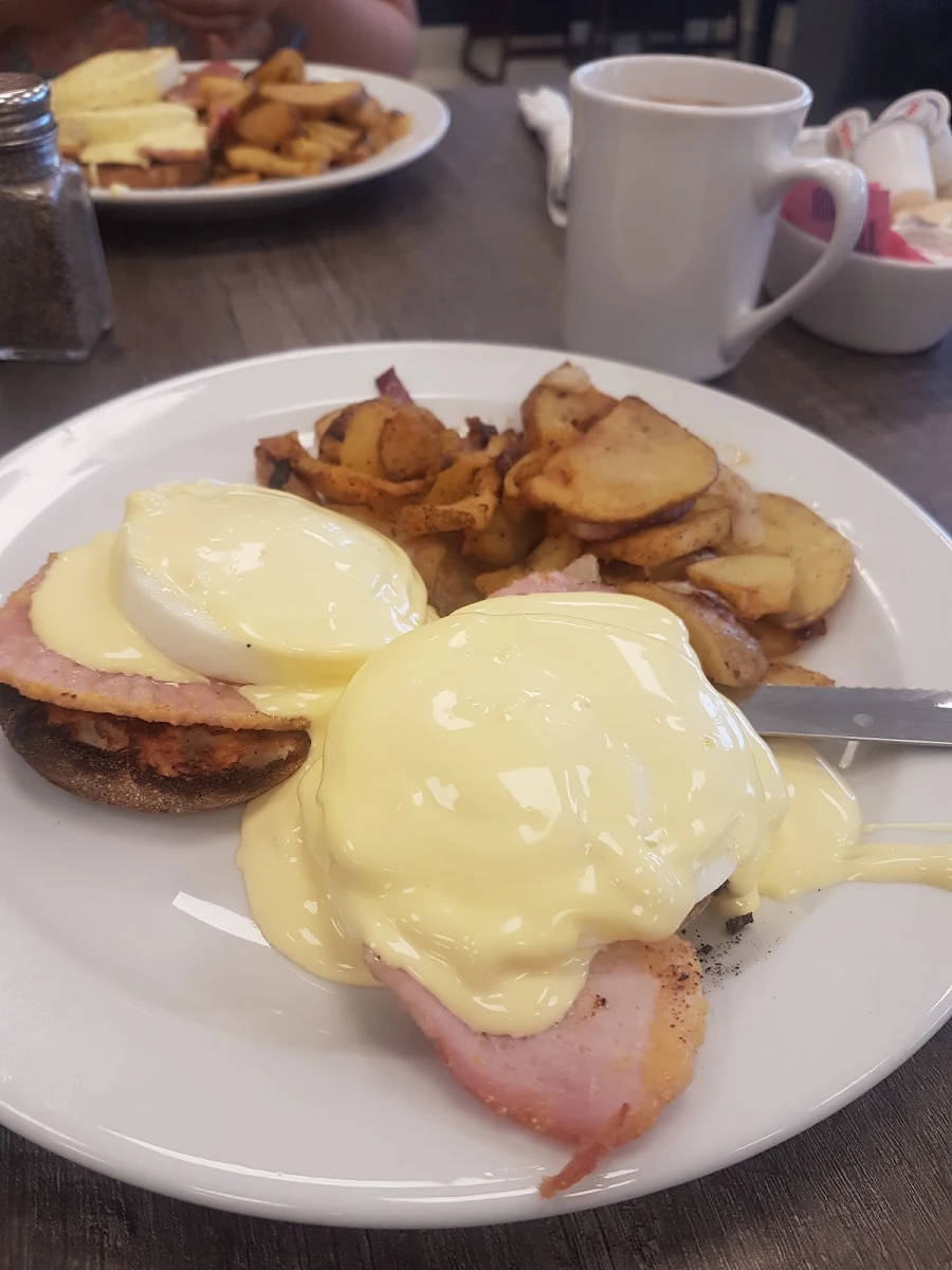 Fabulous Eggs Benedict with Home Fries
