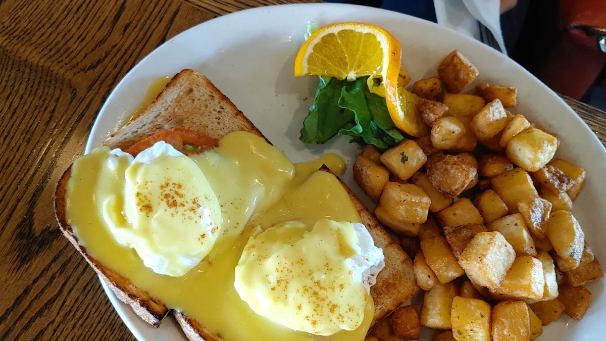Wellington Eggs Benedict