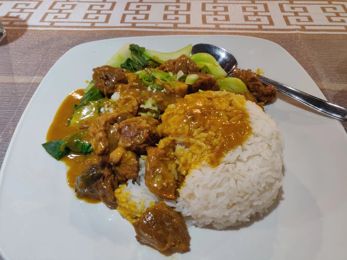 Curry Chicken on Steam Rice