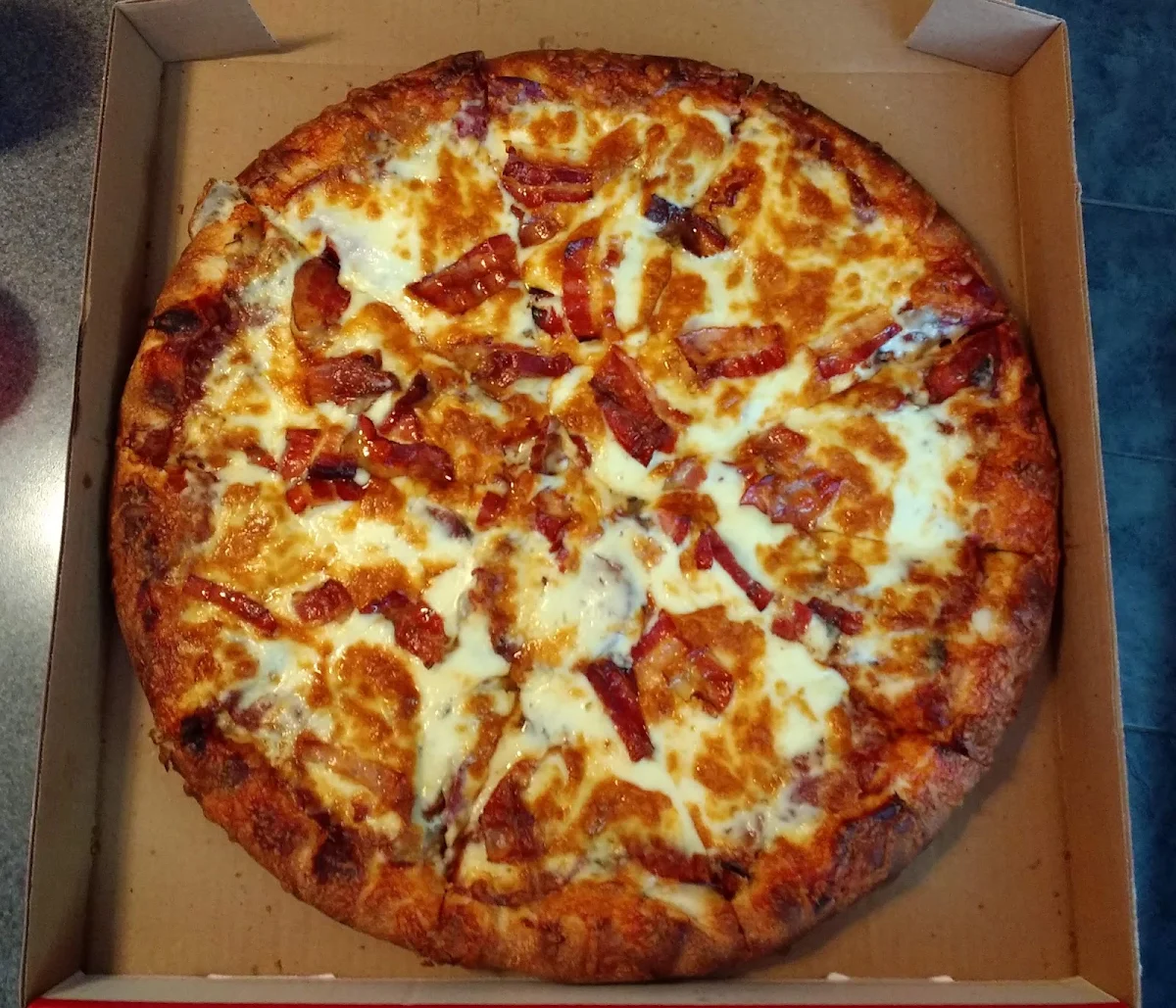 Bacon Sausage Pepperoni Pizza, Original Willy's Pizza