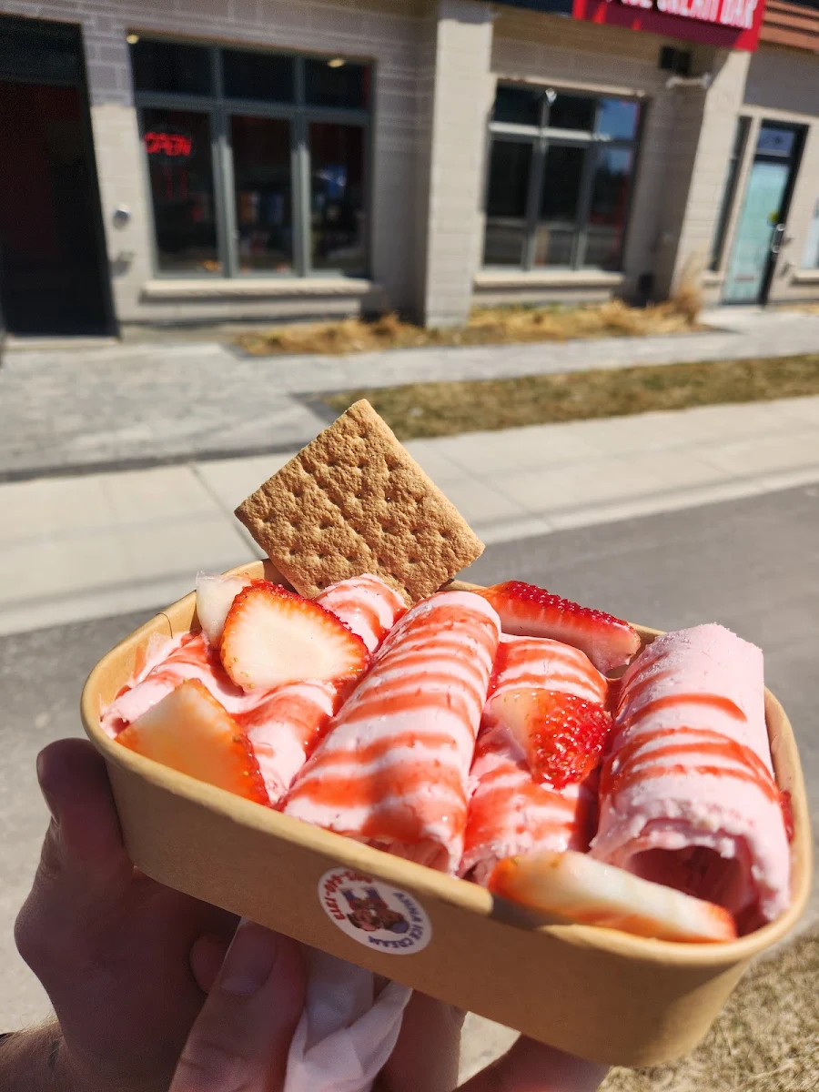 Strawberry Cheesecake Rolls
