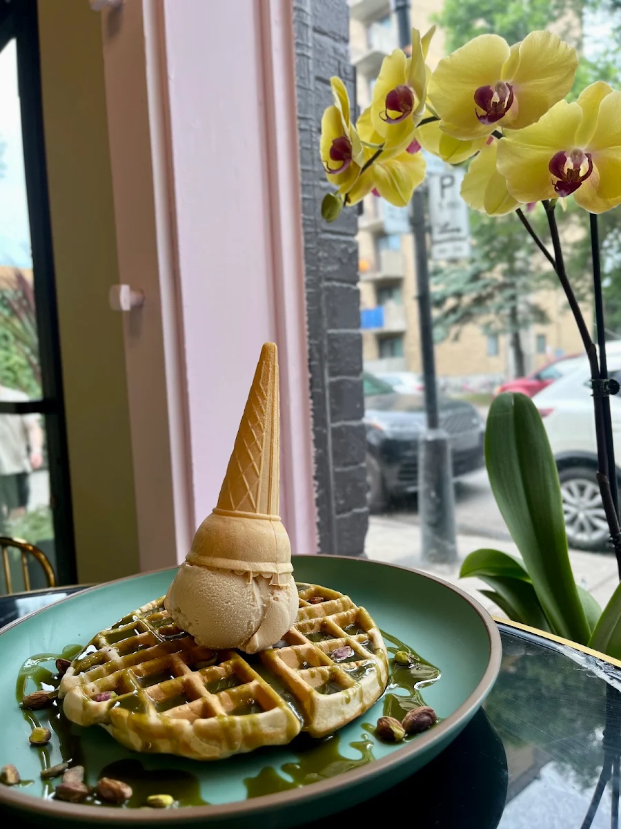 Waffle with Pistachio Cream