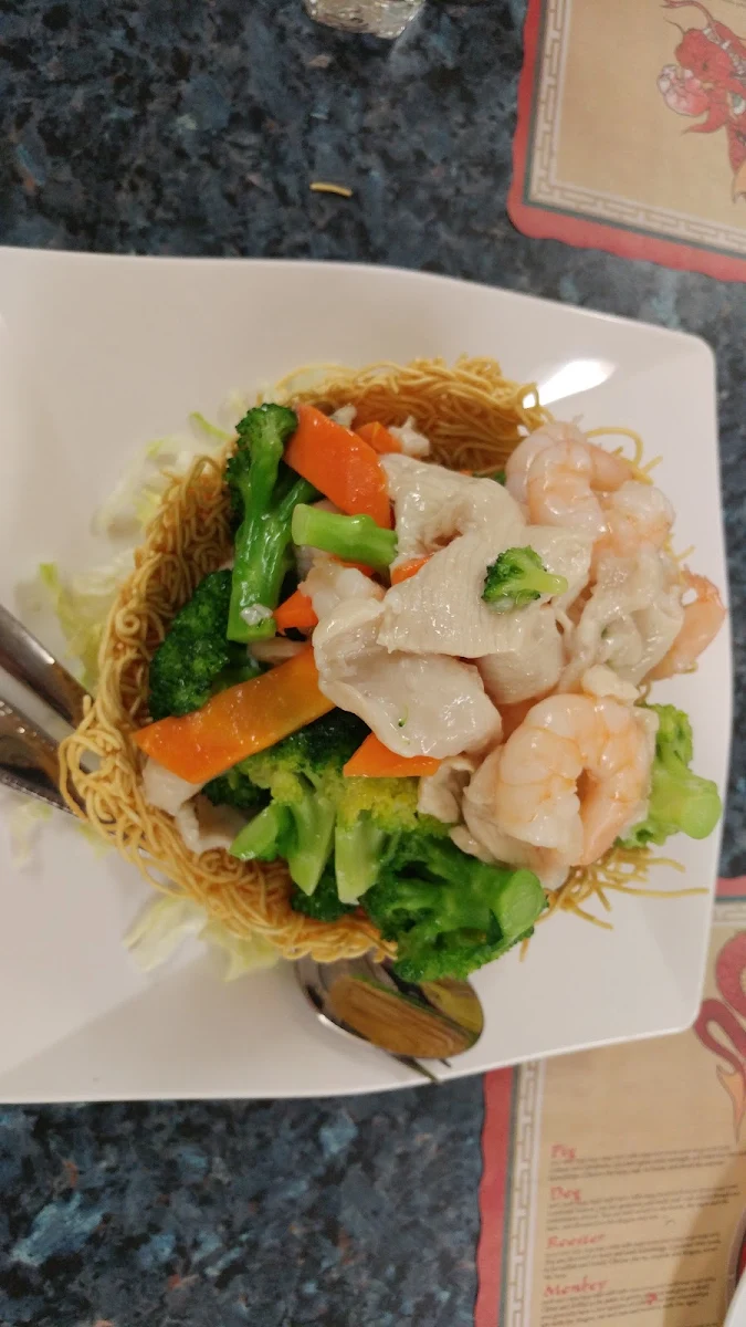 Stir Fried Shrimp in Bird's Nest