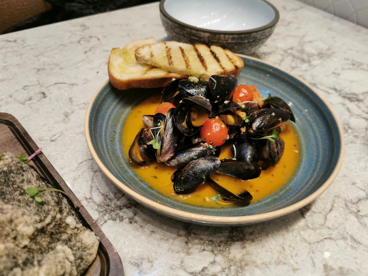 Gin Steamed Mussels