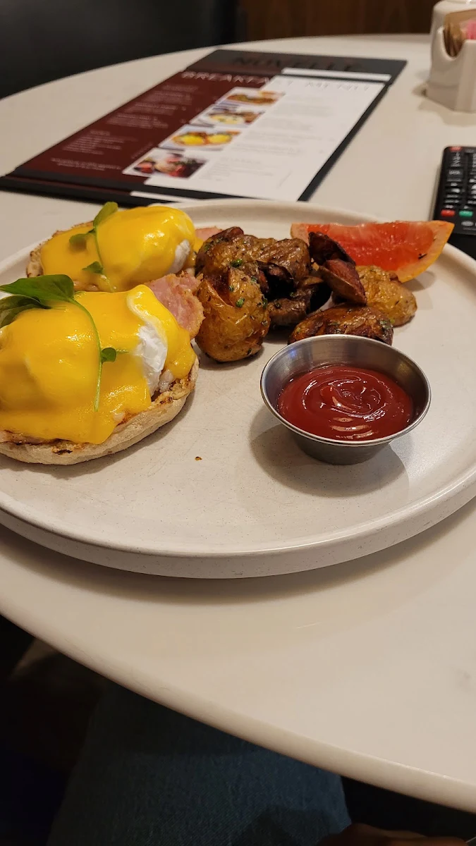 Eggs Benedict