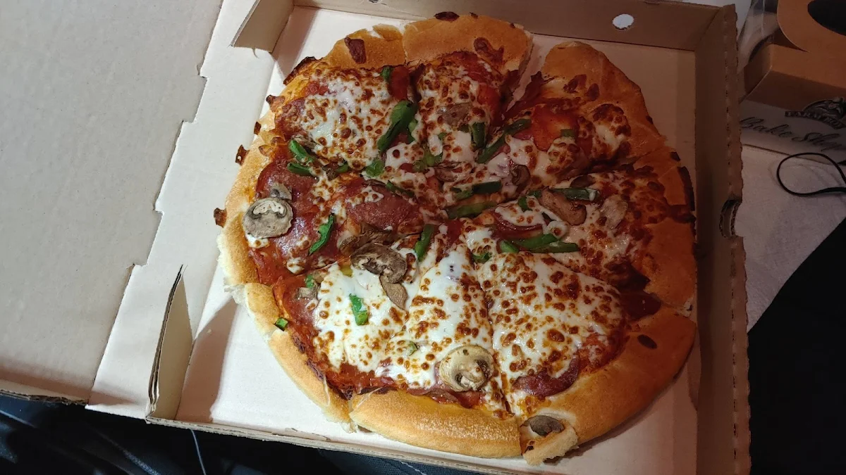 Triple Crown Medium Pizza