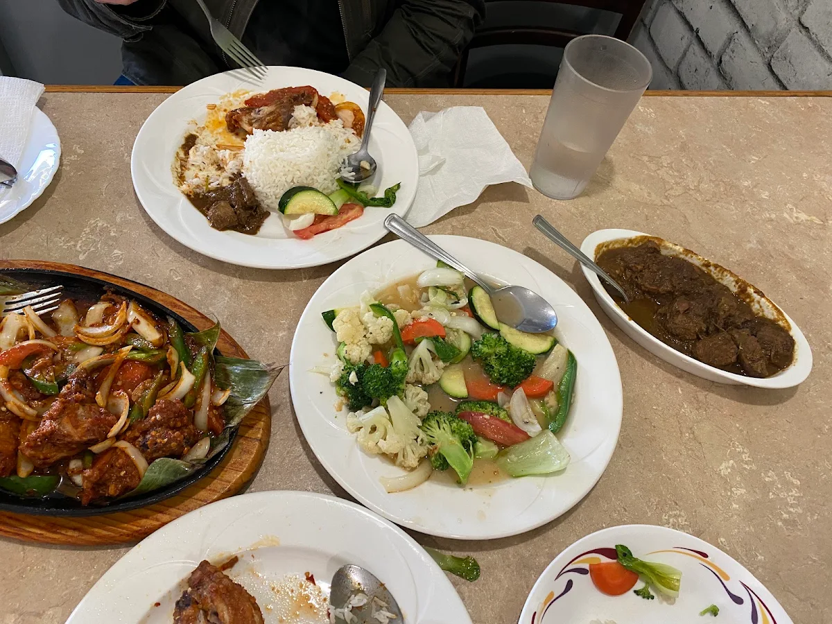 Spiced Chicken Stir Fry Veggie Beef Rendang White Rice