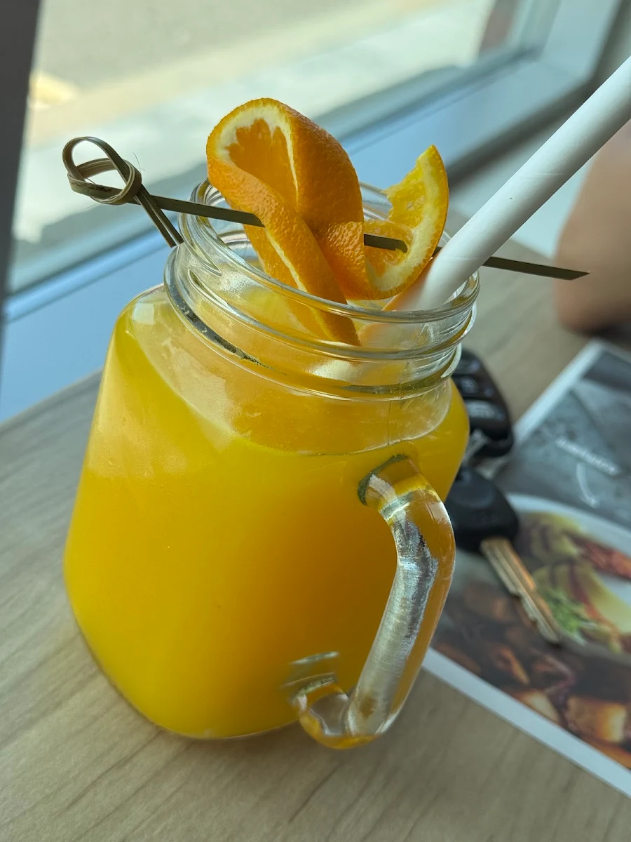 Freshly Squeezed Orange Juice Jus d'Orange Fraîchement Pressé
