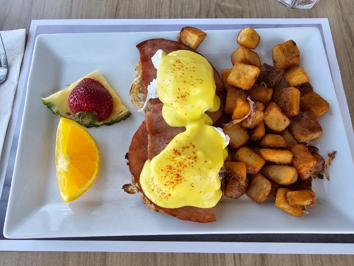 Fried Chicken Benedict Bénédictines Poulet Frit
