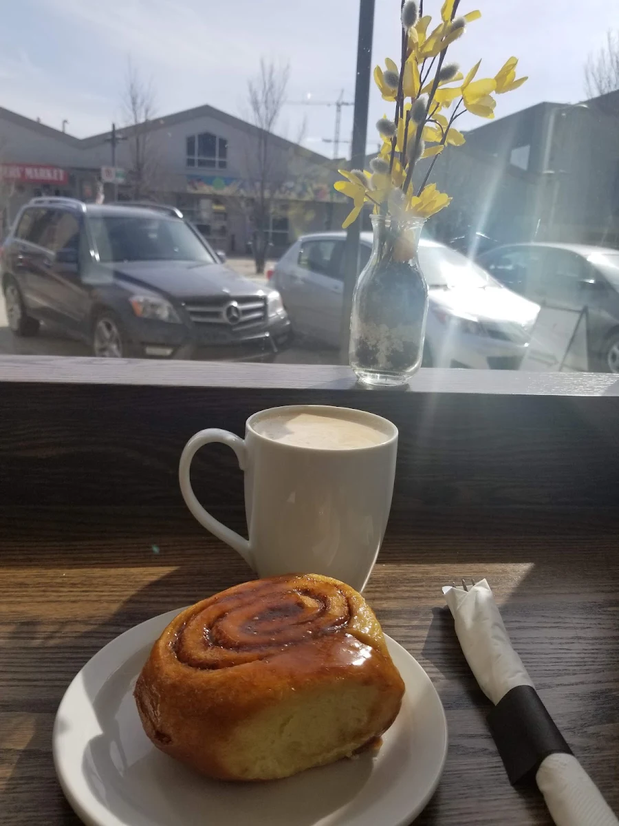 Chai Tea Latte & Cinnamon Bun