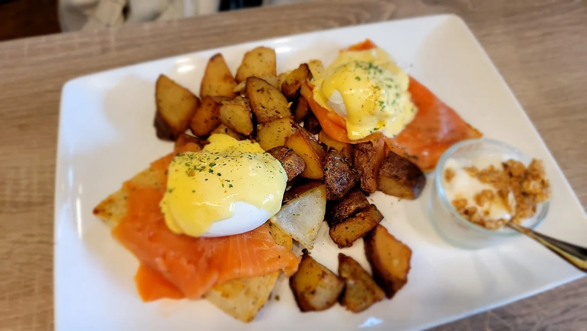 Egg Benedict Lover with Smoked Salmon