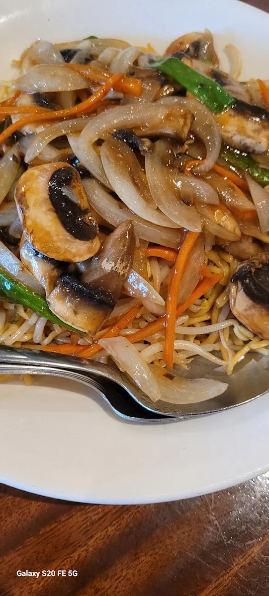 Mushroom Chow Mein