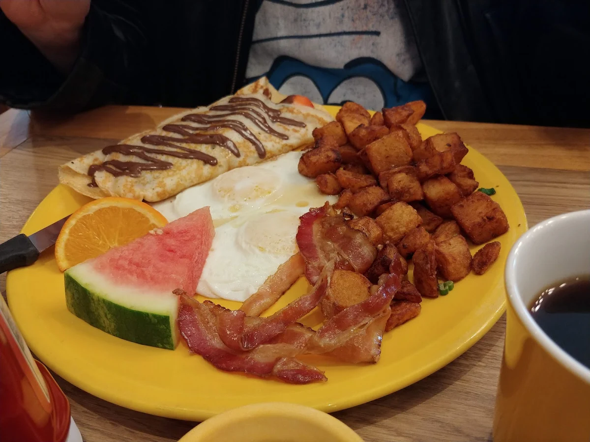Dejeuner Mtl Deluxe Breakfast Sandwich