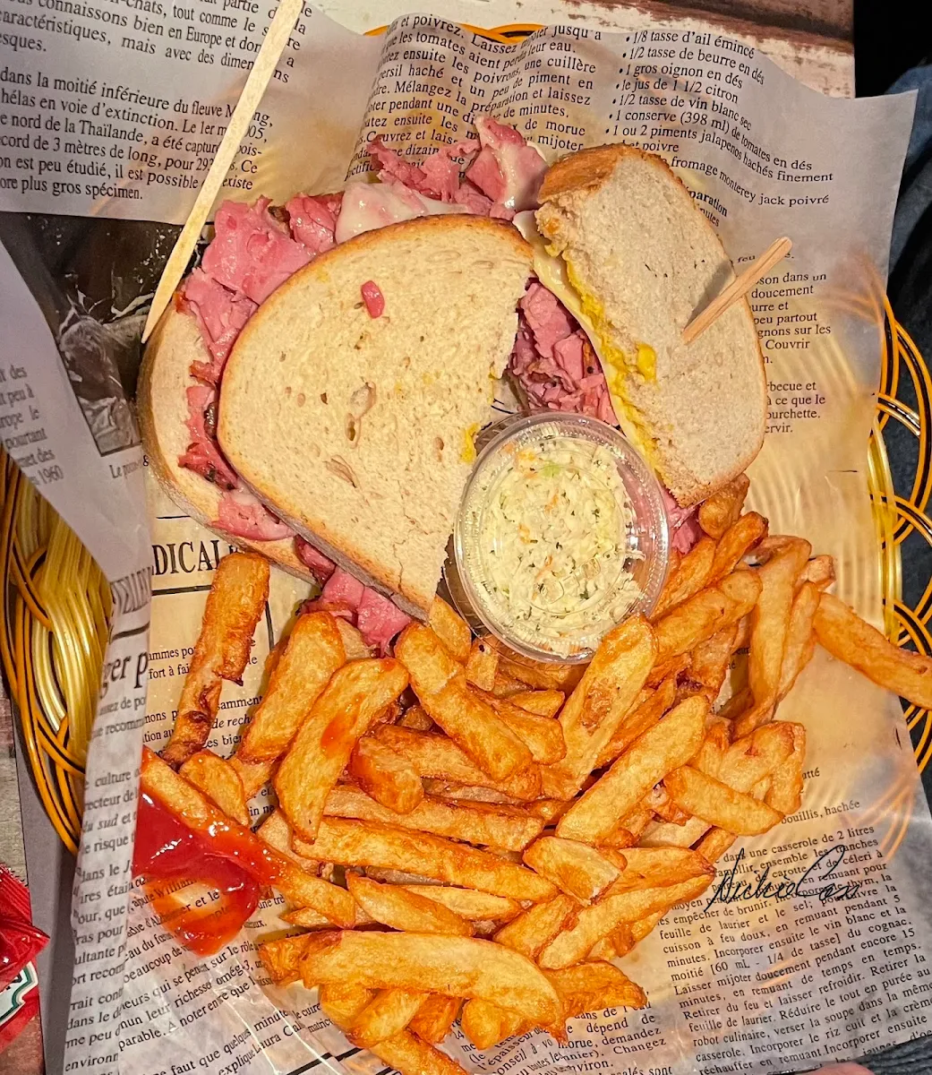 Sandwich à La Viande Fumée Smoked Meat Sandwich