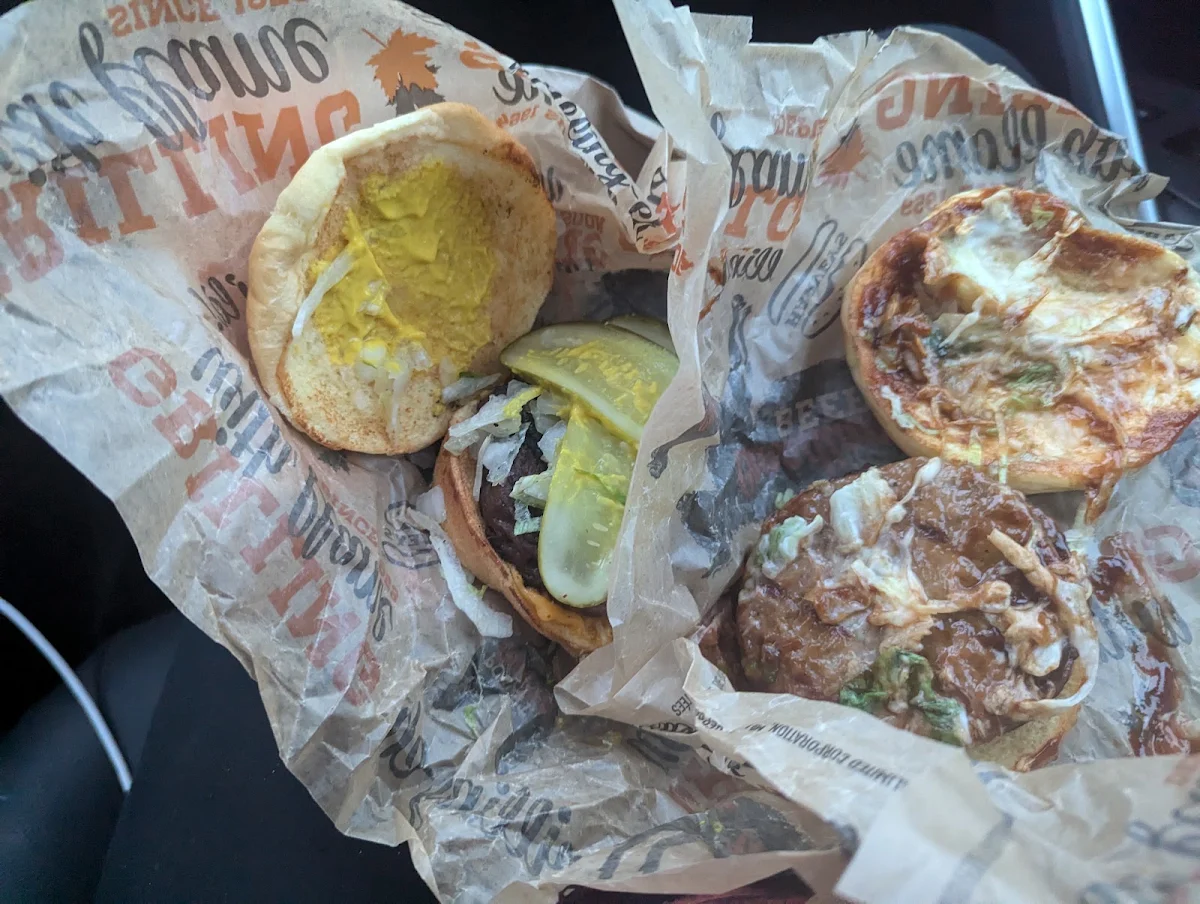 Wrong Burger, Harvey's
