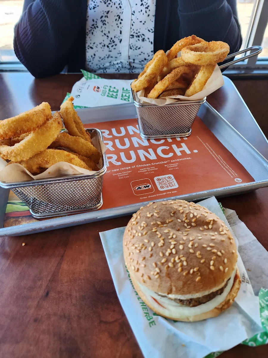 Mama Burger and Onion Rings